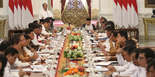 Jengkel Sampai Bicara Reshuffle, Jokowi Disebut Butuh Menteri yang Efektif
