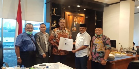 NasDem Beri SK Dukungan ke Calon Bupati Petahana Pilkada Siak