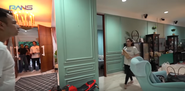 momen nagita slavina salah tingkah ketemu abimana