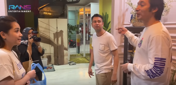 momen nagita slavina salah tingkah ketemu abimana