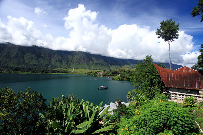 4 fakta menarik pulau samosir ada danau di tengah danau