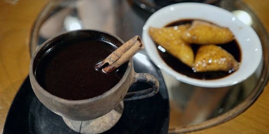 Menyeruput Nikmatnya Kopi Takar Khas Mandailing, Disajikan Unik dalam Batok Kelapa