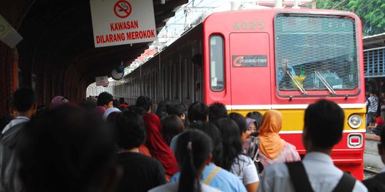 Jumlah Penumpang Kereta Api Turun 7 Persen Akibat Pembatasan Sosial