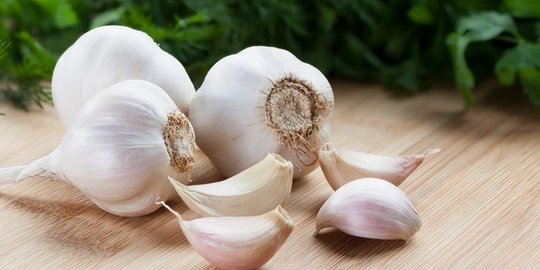 CEK FAKTA: Tidak Terbukti Menanak Nasi Dengan Bawang Putih Bermanfaat Bagi Kesehatan