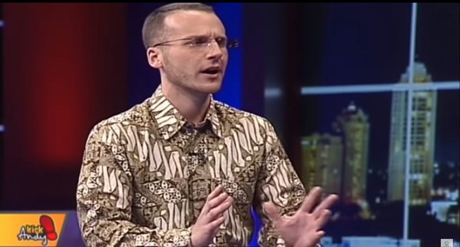 bule belanda jual perusahaan buat urus anak jalanan di lombok