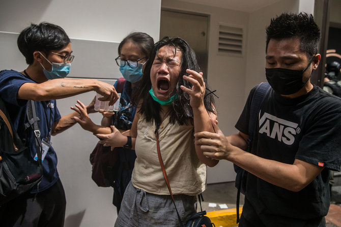 polisi hong kong tangkap demonstran di bawah uu baru
