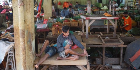 Suasana Pasar Minggu Usai Peniadaan Ganjil-Genap