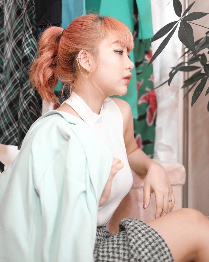 ghea indrawari rambut pink