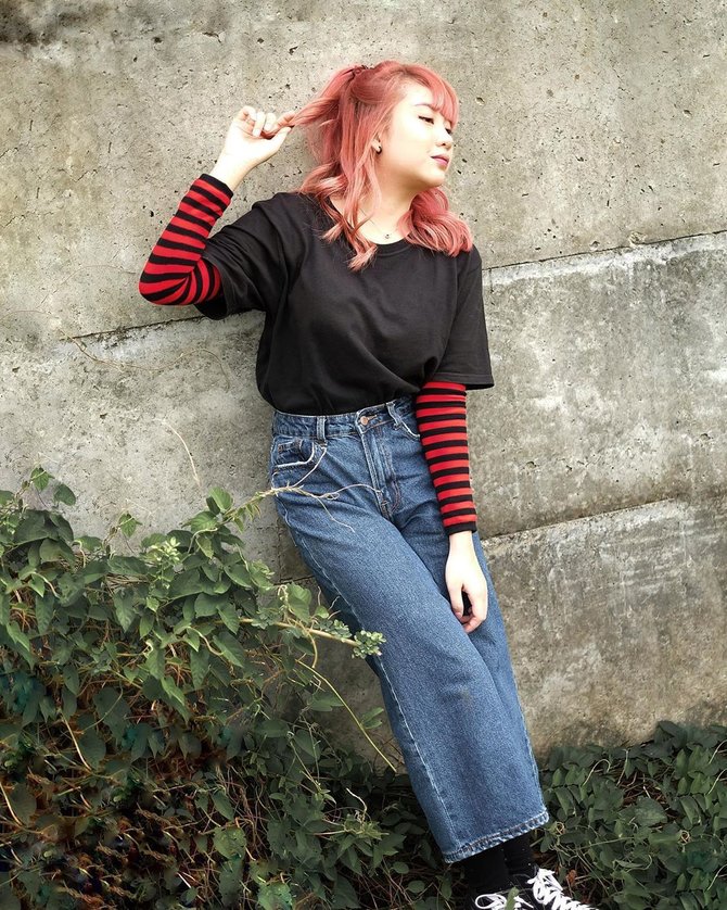 ghea indrawari rambut pink
