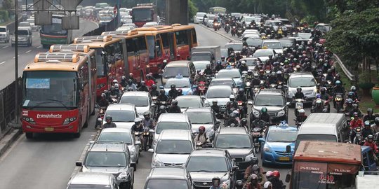Volume Kendaraan di Masa PSBB Transisi Jakarta Mendekati Kondisi Normal