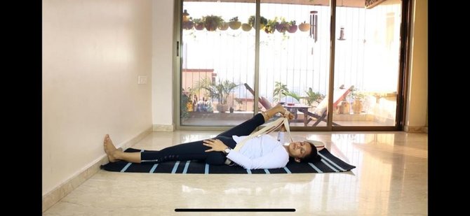 5 gerakan yoga untuk mengatasi masalah menstruasi mampu redakan kram perut