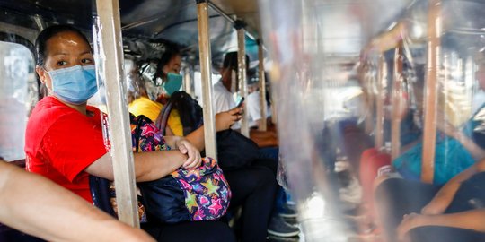 Antisipasi Corona, Jeepney di Filipina Pasang Sekat Plastik