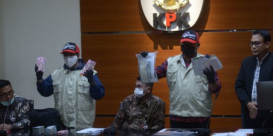 KPK Umumkan Hasil OTT Bupati Kutai Timur