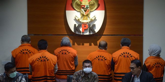 Kpk Tetapkan Bupati Kutai Timur Dan Istri Tersangka Suap Proyek