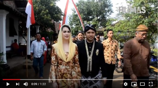 ritual lempar kepala kerbau di trenggalek