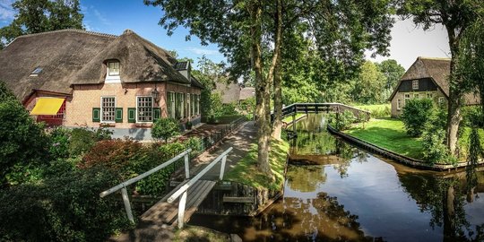 Ini Giethoorn, Desa Terbersih di Dunia yang Tak Punya Jalan Darat