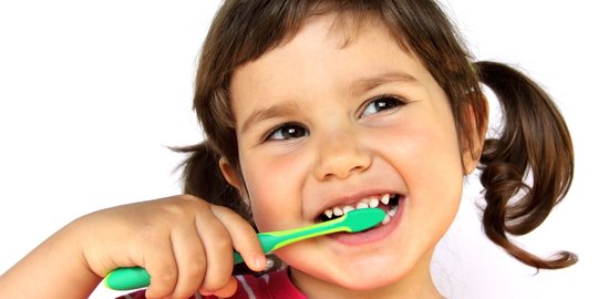 7 Tips Merawat Gigi Anak yang Wajib Diketahui, Mudah Dilakukan