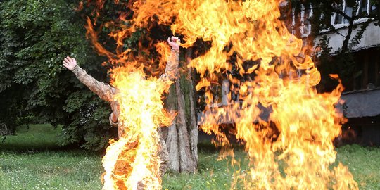 Pria Uganda Bakar Diri Setelah Dimintai Uang Suap Oleh Polisi
