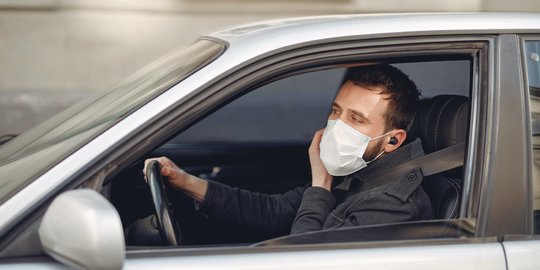 Kata dokter : "tidak masalah lepas masker saat sendirian dalam mobil"