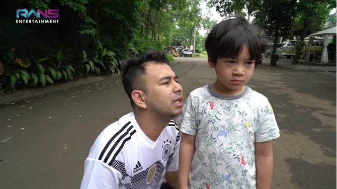 raffi ingin pinjam uang rafathar