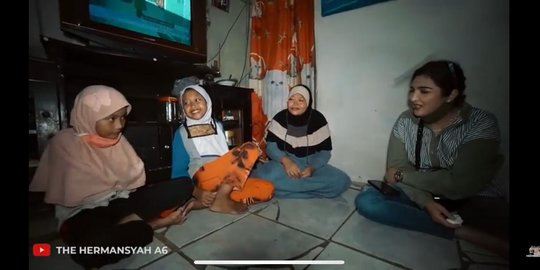 Ashanty Punya Anak Angkat Lagi Seorang Pemulung Yang Akan Dibiayai Sekolahnya Merdeka Com