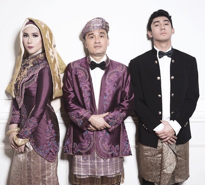 marini zumarnis dan suami