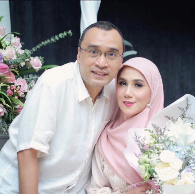 marini zumarnis dan suami