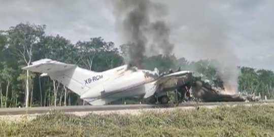 Pesawat Diduga Membawa Narkoba Terbakar di Meksiko