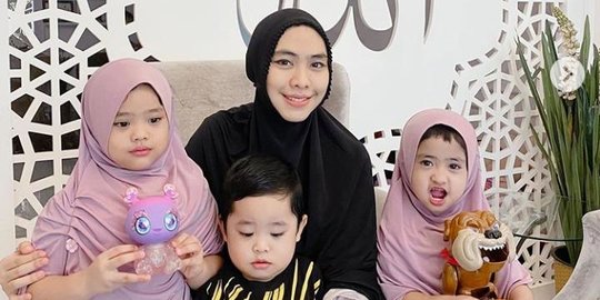 Hamil Anak Keempat, Ini 5 Potret Oki Setiana Dewi Bersama Anak-anaknya