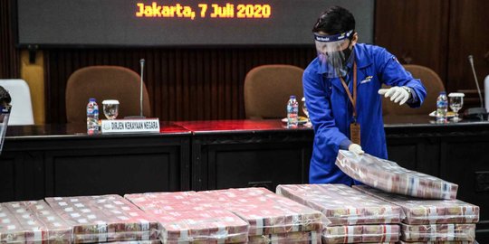 Kejagung Rilis Barang Bukti Uang Miliaran Rupiah Milik Hanggo Hendratno