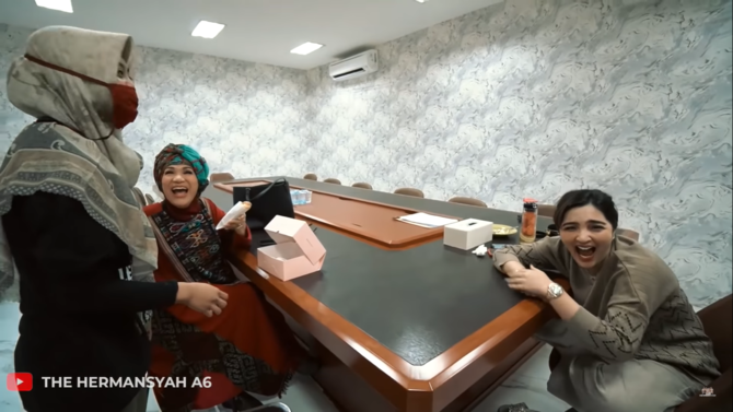 dorce gamalama ciptakan lagu untuk aurel dan azriel