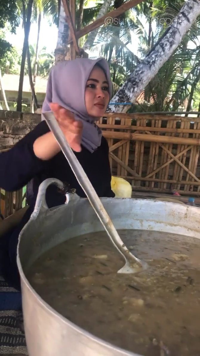 penjual rujak di sumenep mirip syahrini