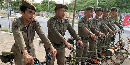 Viral Foto Anak Buah Naik Sepeda Brompton, Kepala Satpol PP Makassar Sebut Cuma Iseng