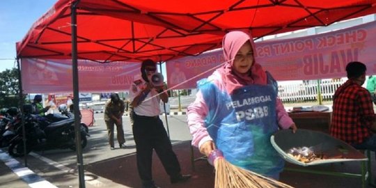 Tak Pakai Masker, 73 Warga Padang Dihukum Menyapu Fasilitas Umum