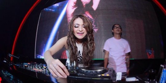 inilah profil nathalie holscher wanita cantik yang ngaku dihamili sule