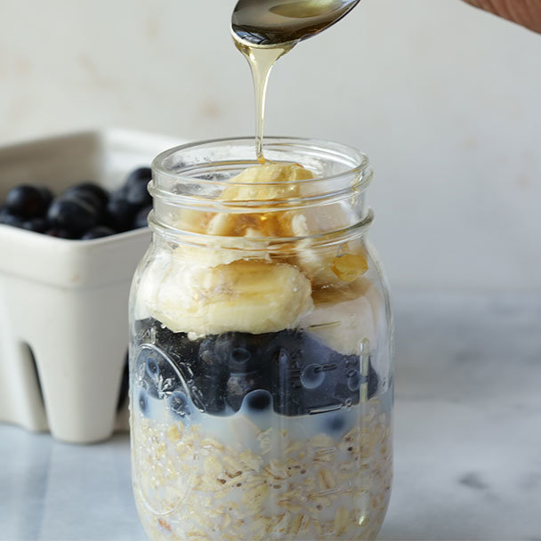 ilustrasi overnight oats