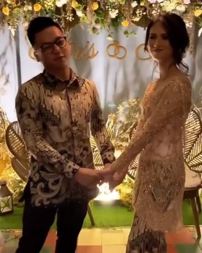 atries angel kini resmi dilamar kekasih baru