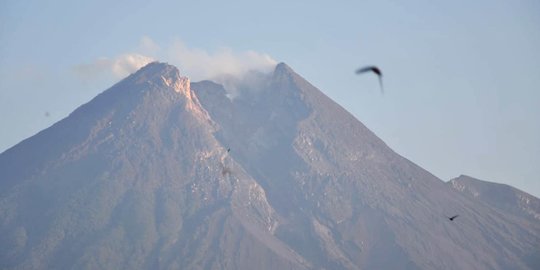 Ganjar Sebut Perut Gunung Merapi Sedang 'Membengkak'