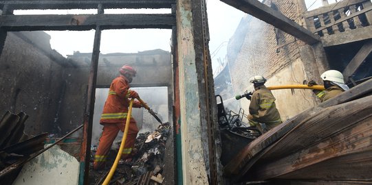 30 Rumah di Rawamangun Terbakar Diduga Ledakan Gas LPG