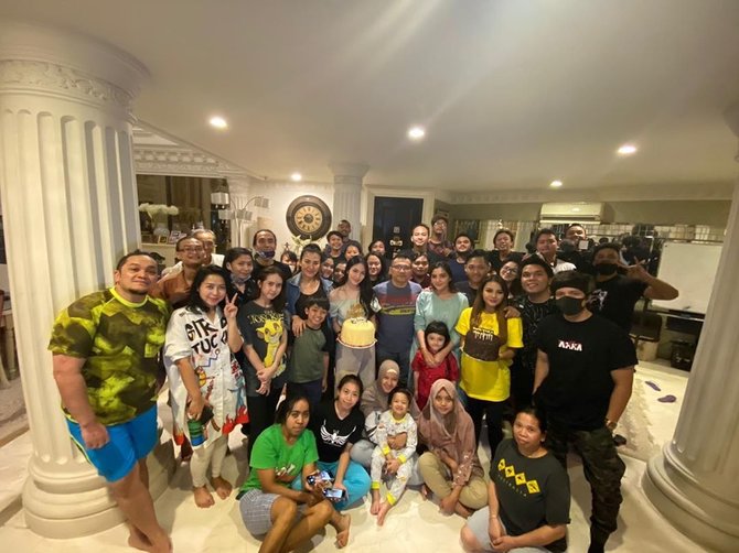 aurel hermansyah ulang tahun ke 22
