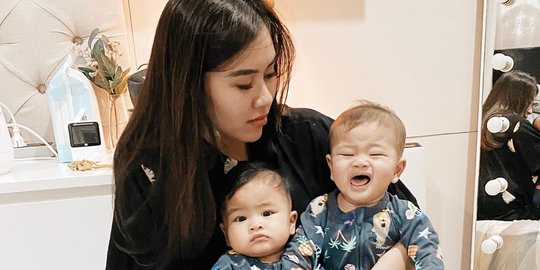 Syahnaz Unggah Foto Bayi Kembarnya sedang Tidur, Ekspresinya Bikin Gemas