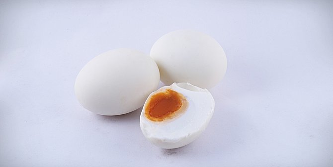 Cara Membuat Telur Asin Rasa Bawang Putih