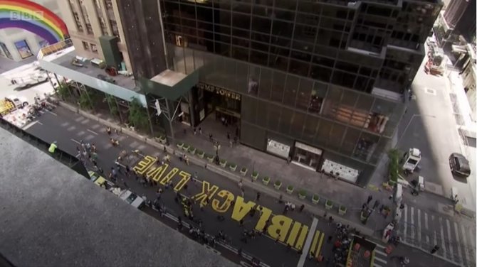 mural black lives matter di depan trump tower