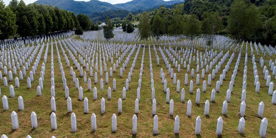 Pemandangan Ribuan Makam Korban Pembantaian Sreberenica