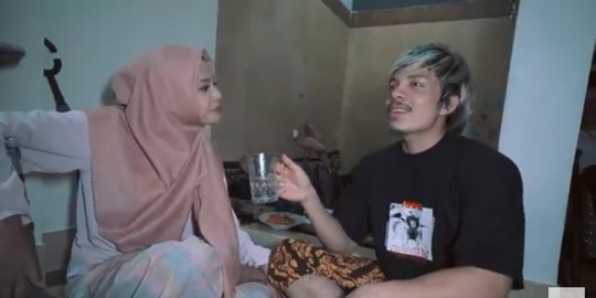 Kejutan Romantis Atta Halilintar untuk Aurel di Momen Ultah, Rayakan di Atas Kapal