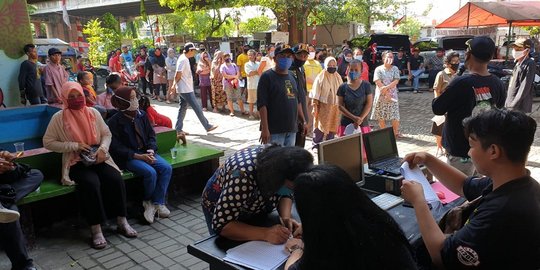 Kemensos dan ASJBI Bagikan 500 Sembako Buat Warga di Tanjung Priok
