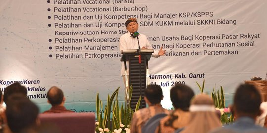 Bangkitkan Ekonomi di Tengah Pandemi, Teten Masduki Dampingi Pelaku UMKM di Garut