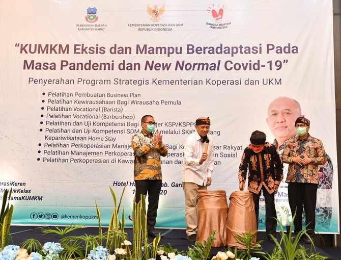 menkop ukm teten masduki membuka pelatihan peningkatan sdm