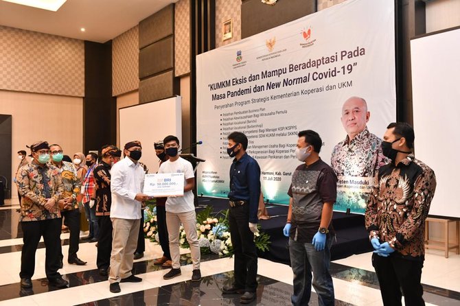 menkop ukm teten masduki membuka pelatihan peningkatan sdm