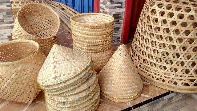 kerajinan tangan dari anyaman bambu